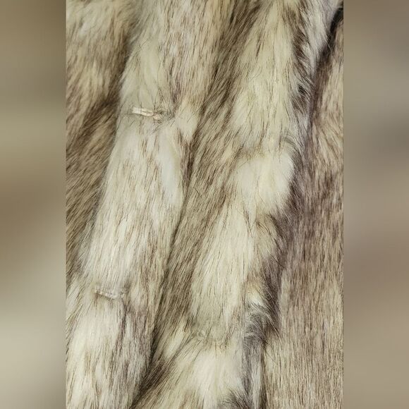 NWOT Womens BCBGENERATION Faux Fur Vest Tan M/L - Picture 7 of 10